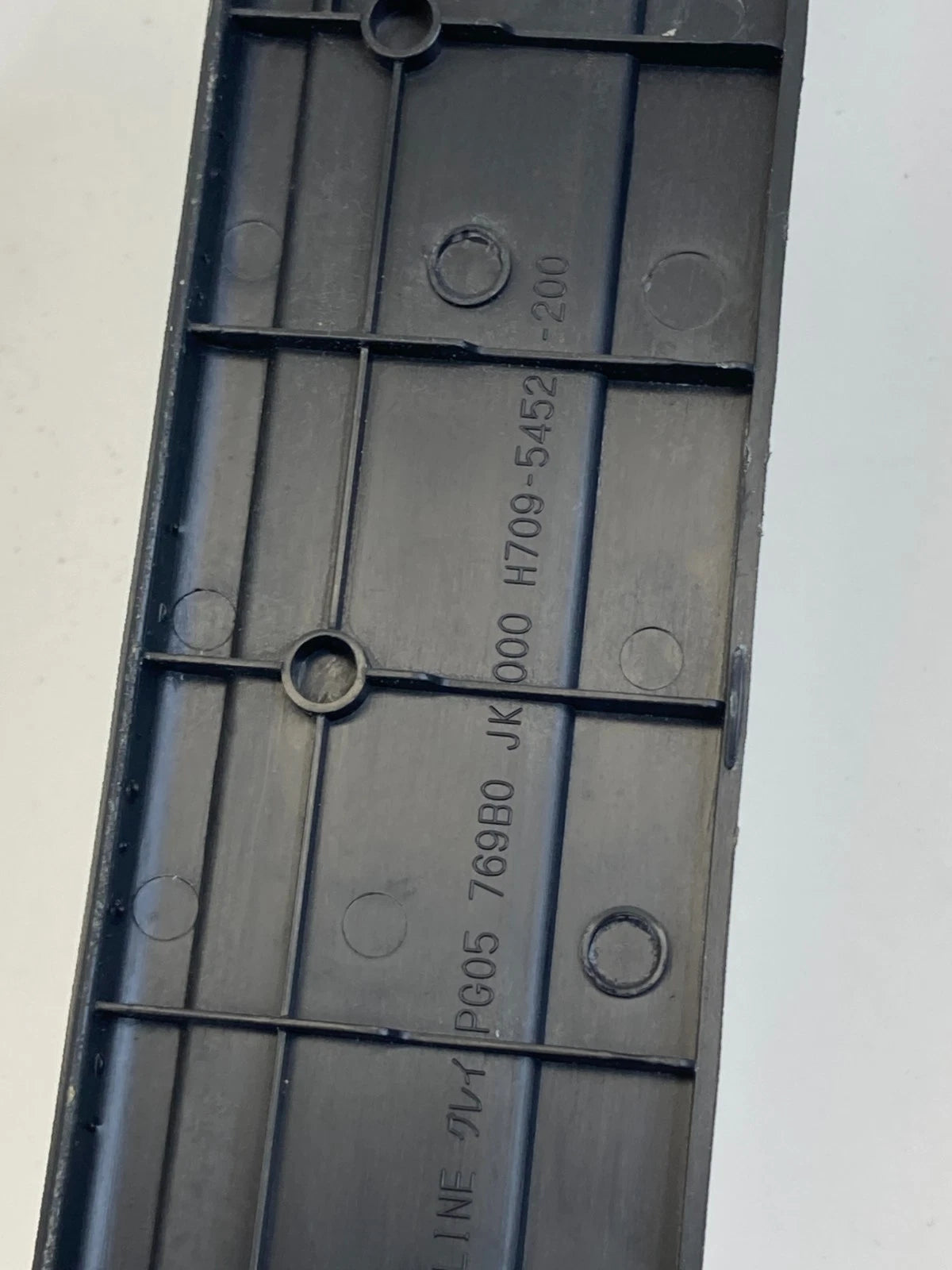 2009-2013 INFINITI G37 SEDAN FRONT RIGHT SIDE DOOR SILL SCUFF PLATE 769B0-JK600