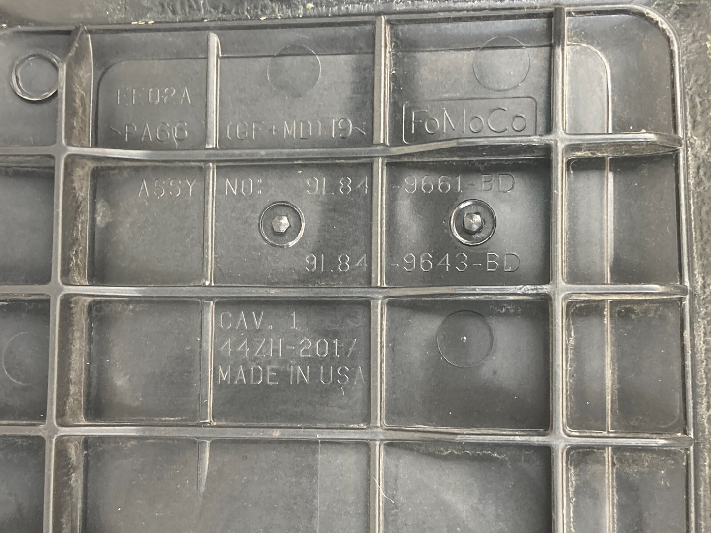 09-12 Ford Escape 3.0L A/T Engine Cover Air Intake Cleaner Lid Top 9L84-9661-BD