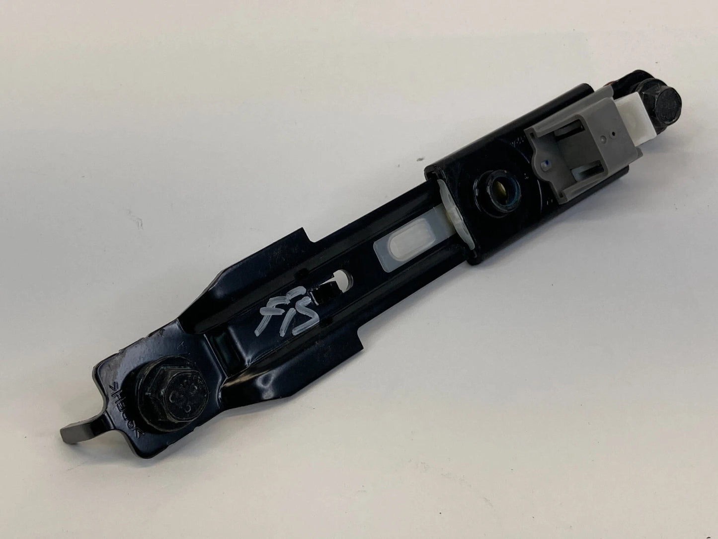 2012-2017 HYUNDAI ACCENT FRONT RIGHT PASSENGER SIDE SEAT BELT HEIGHT ADJUSTER