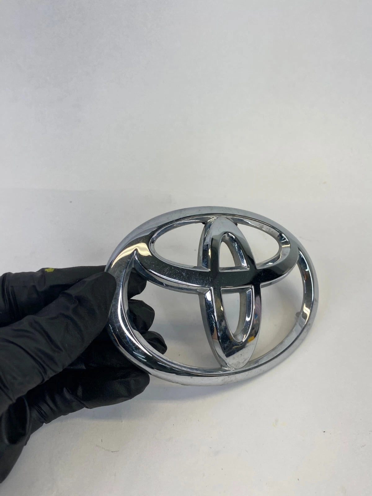 2011-2019 TOYOTA COROLLA FRONT BUMPER GRILLE EMBLEM BADGE SYMBOL OEM 90975-A2003