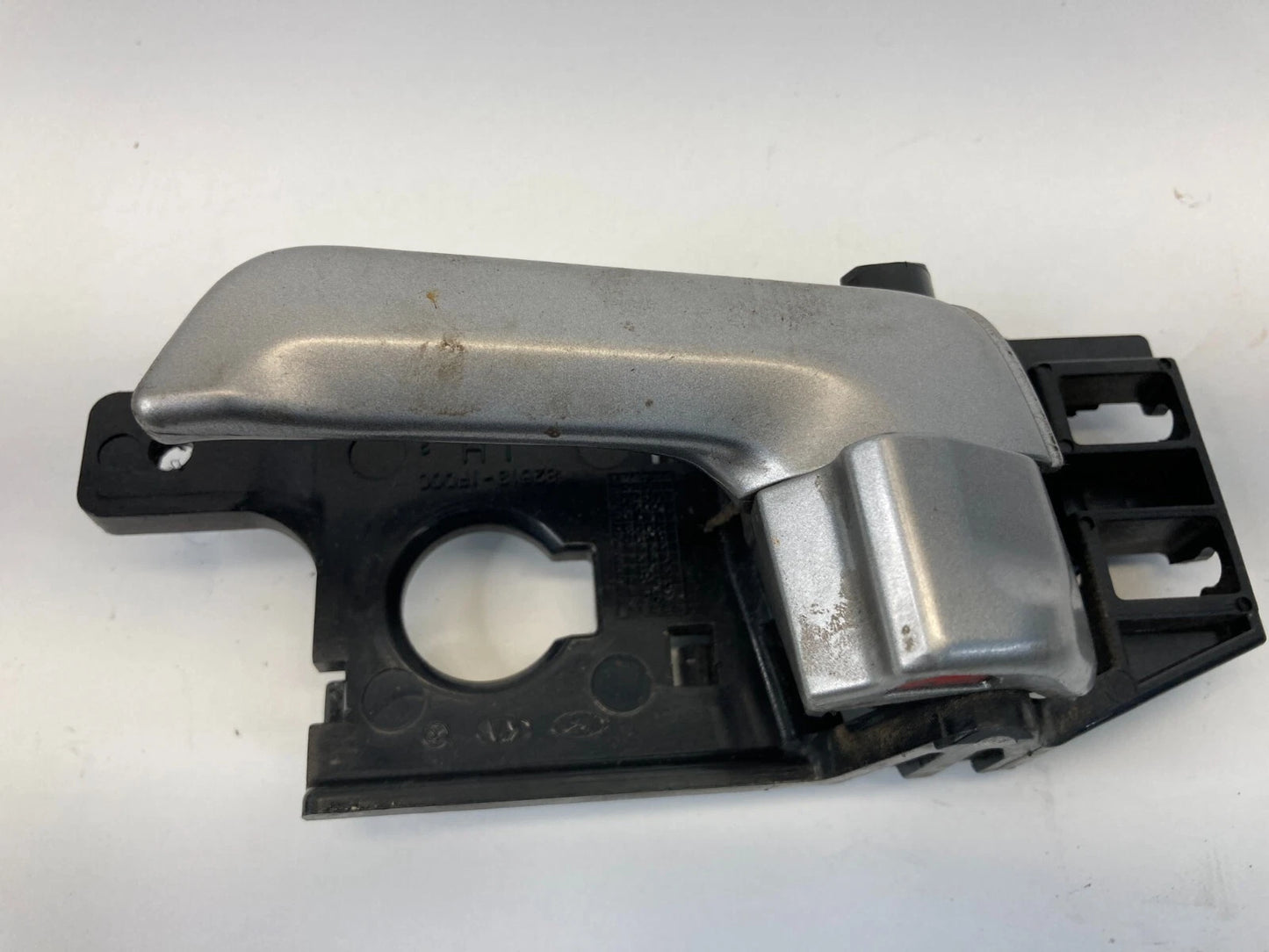 2005-2010 KIA SPORTAGE REAR LEFT DRIVER INNER DOOR HANDLE SILVER OEM 82613-1F000