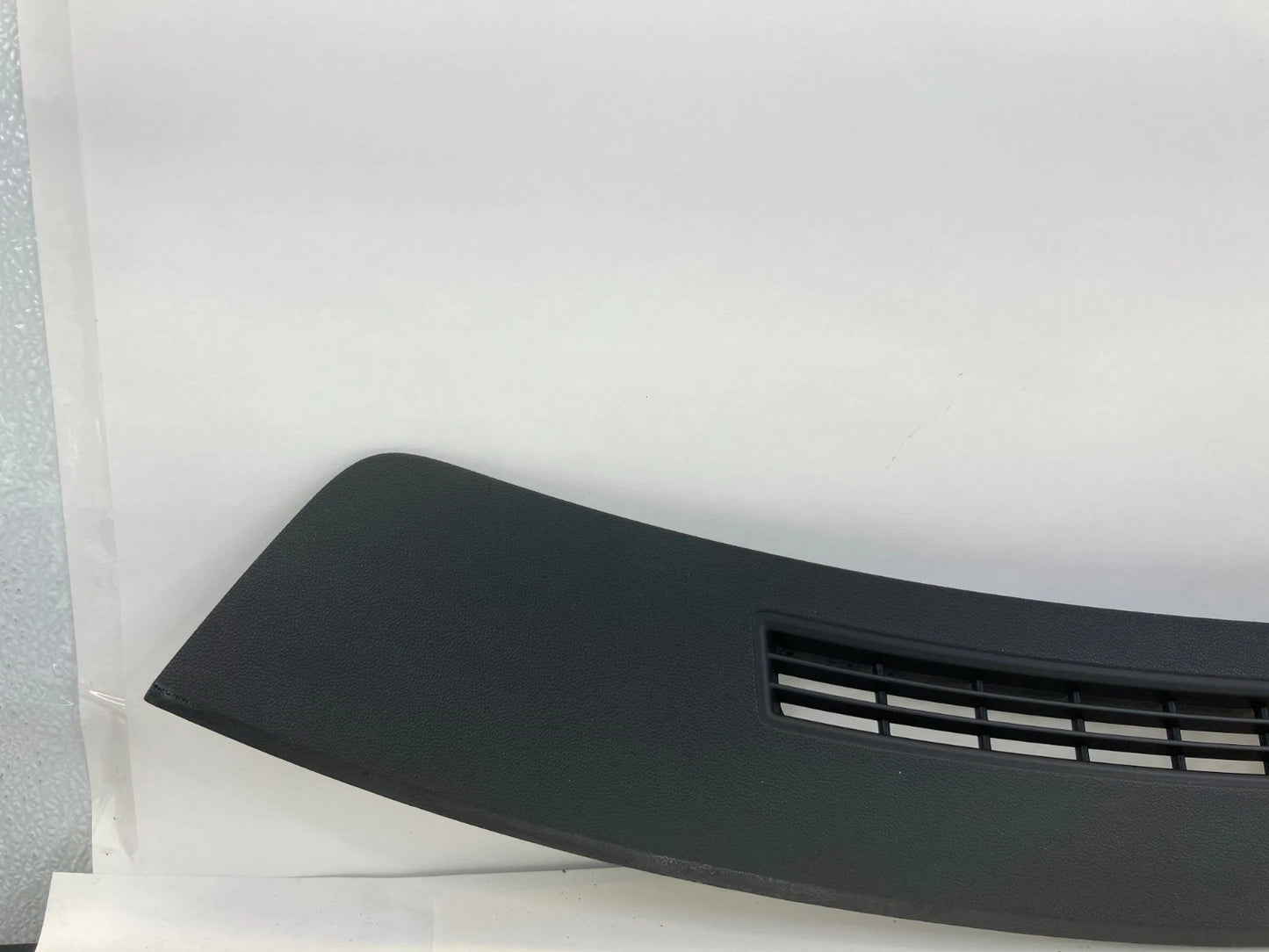 2008-2010 DODGE CHARGER CHRYSLER 300 DASH UPPER DEFROSTER GRILLE COVER 61411N024