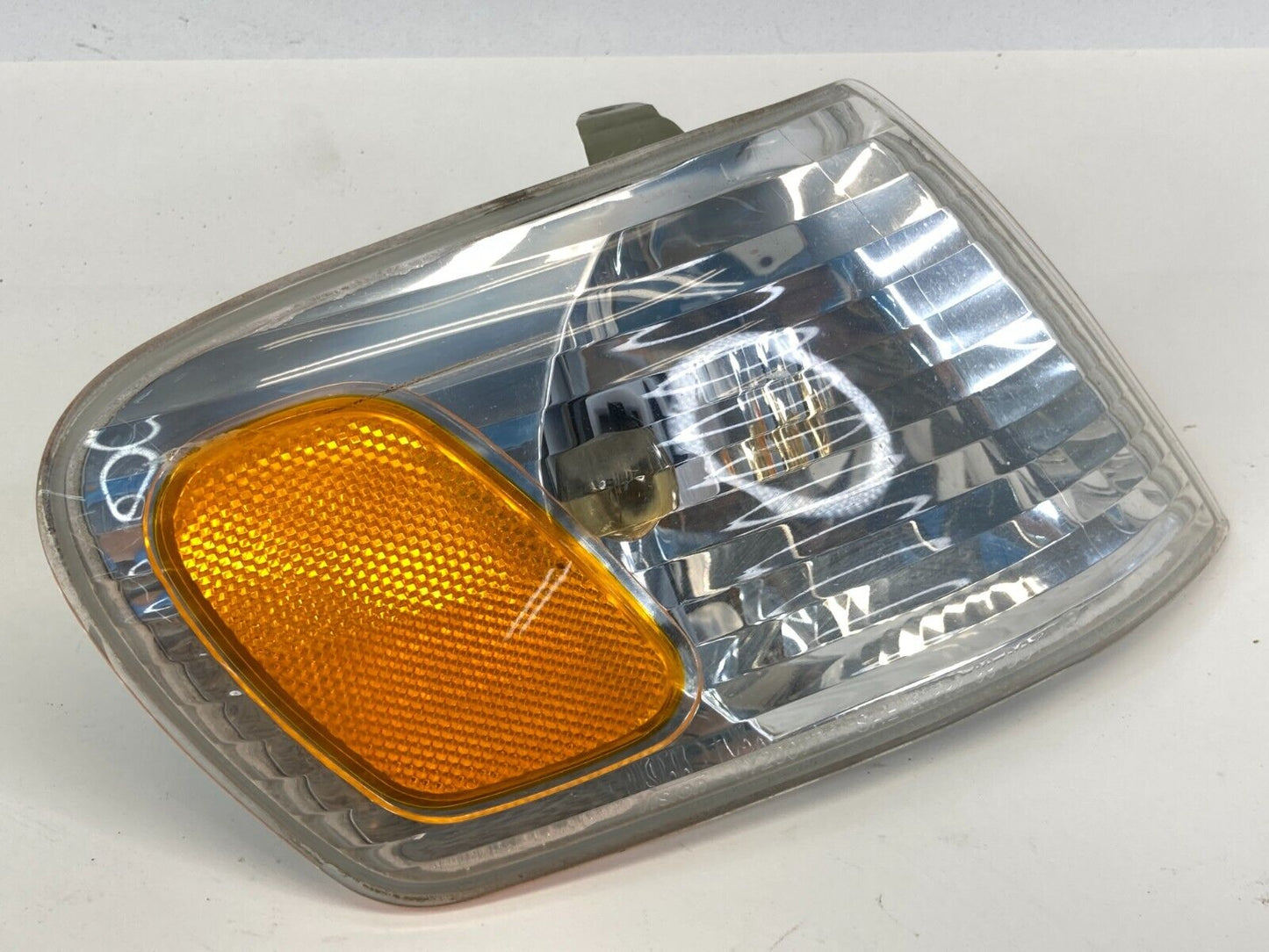 2001 2002 Toyota Corolla Right Passenger Corner Park Turn Signal Light Lamp