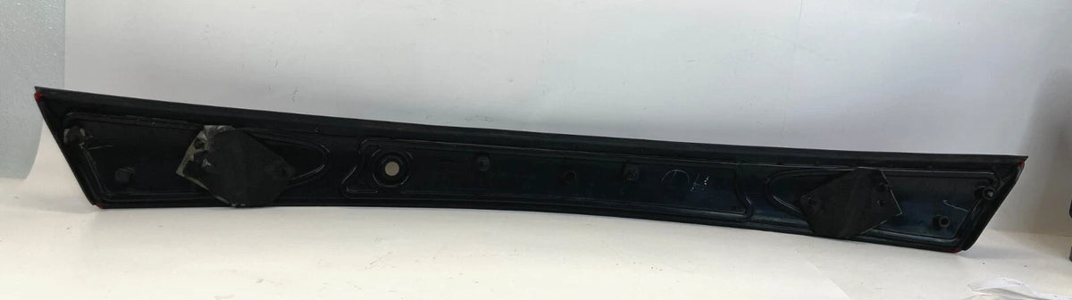 1997-2002 FORD ESCORT SEDAN REAR CENTER LIFTGATE TRUNK LID TAIL LIGHT LAMP OEM