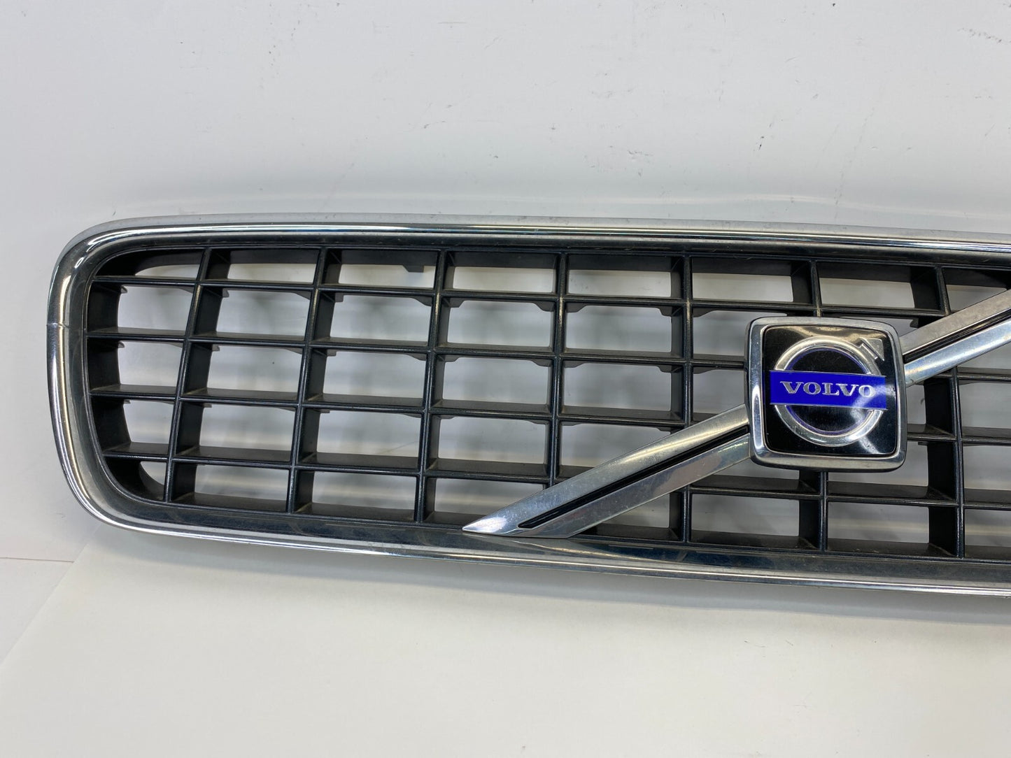 2004 2005 2006 2007 Volvo S40 Front Upper Grill Grille 08620116 OEM