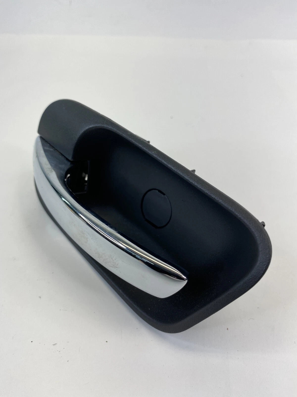 2005-2007 CHRYSLER 300 REAR LEFT BACK SIDE DOOR INNER DOOR HANDLE 1070391 OEM