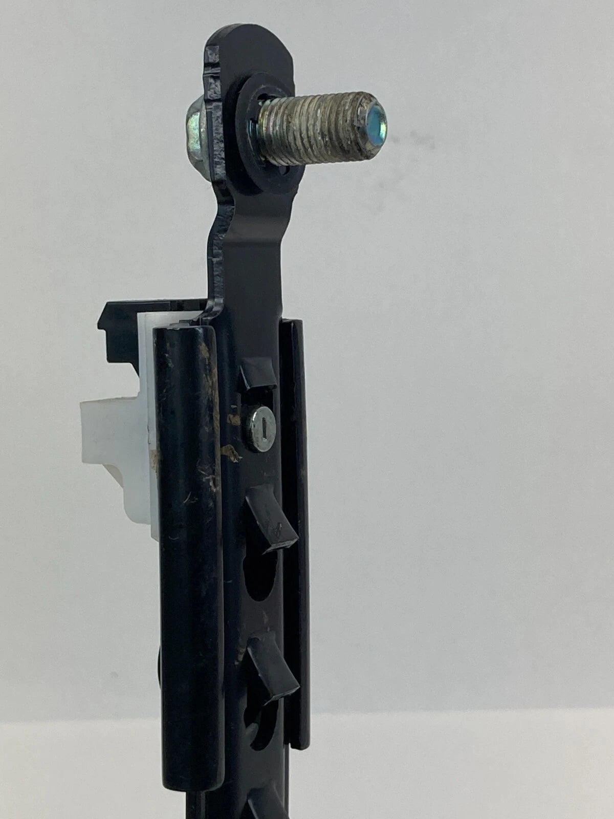 2007-2010 HYUNDAI ELANTRA 4-DR FRONT RIGHT SIDE SEAT BELT HEIGHT ADJUSTER 63021A