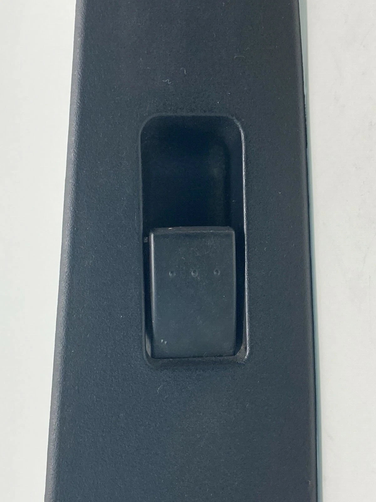 04-09 MAZDA 3 SEDAN REAR LEFT WINDOW CONTROL SWITCH BUTTON W/ TRIM B32H66370 OEM