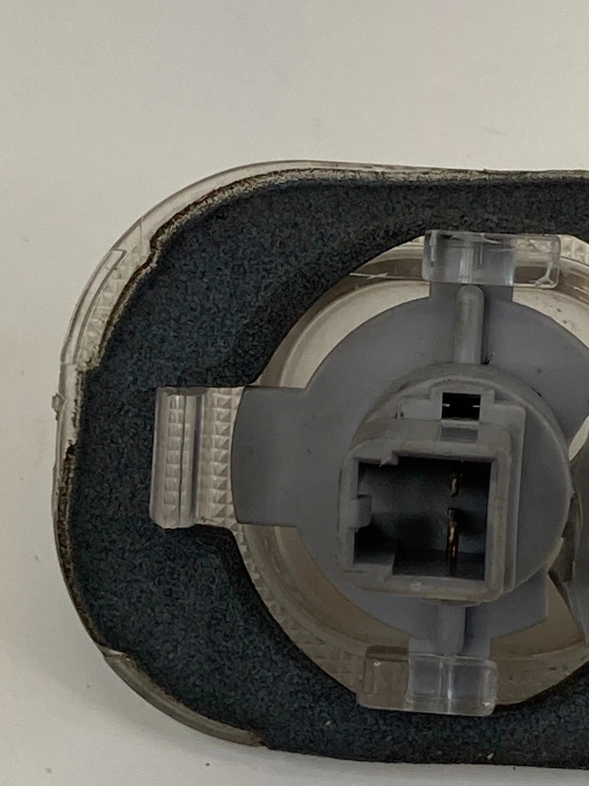 2012-2017 HYUNDAI ACCENT REAR TAILGATE LICENSE PLATE LIGHT HOUSING ASSEMBLY OEM
