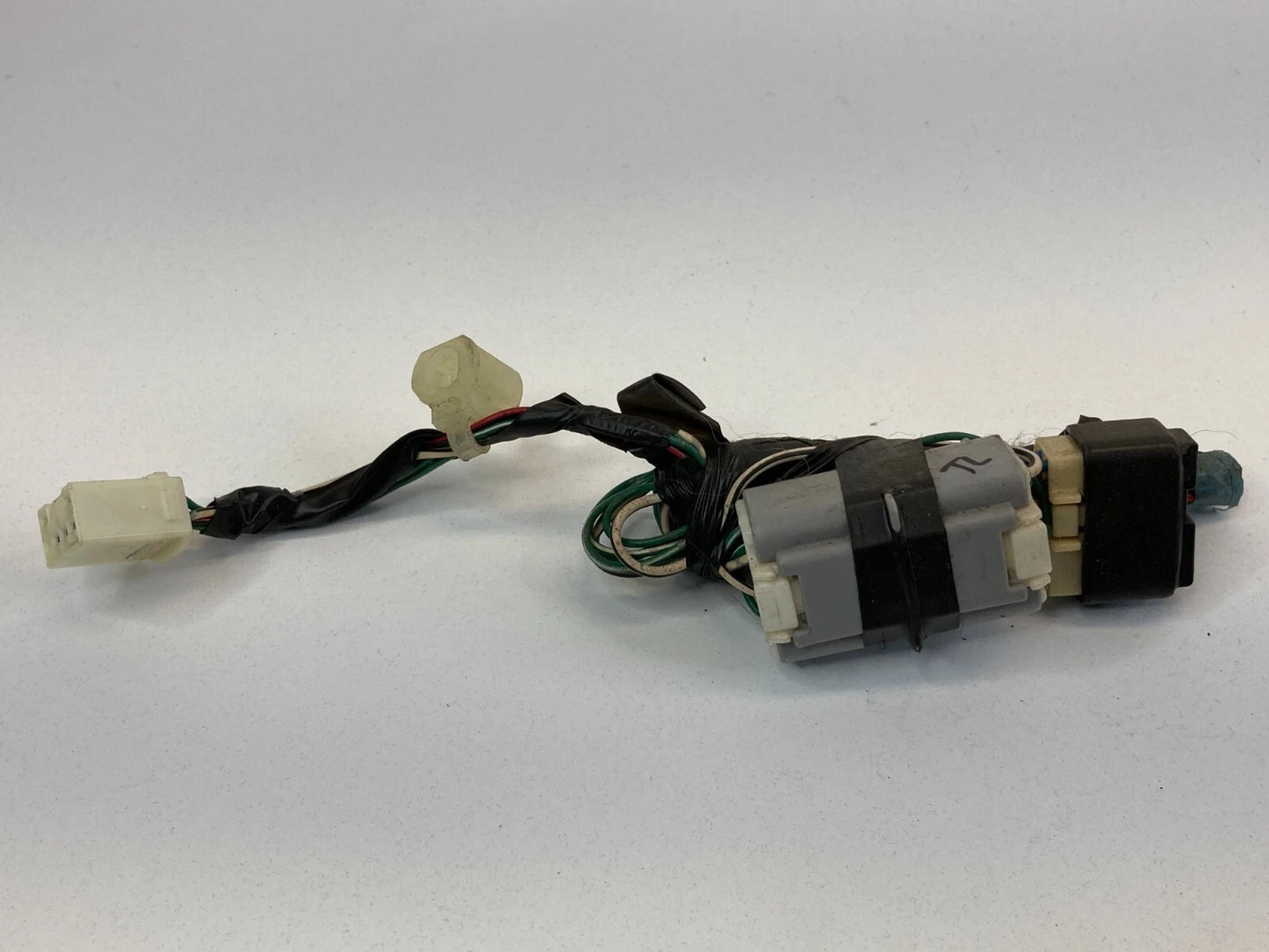 2003 2004 TOYOTA MATRIX HATCHBACK REAR LEFT TAIL LIGHT TAILLIGHT WIRING WIRE OEM