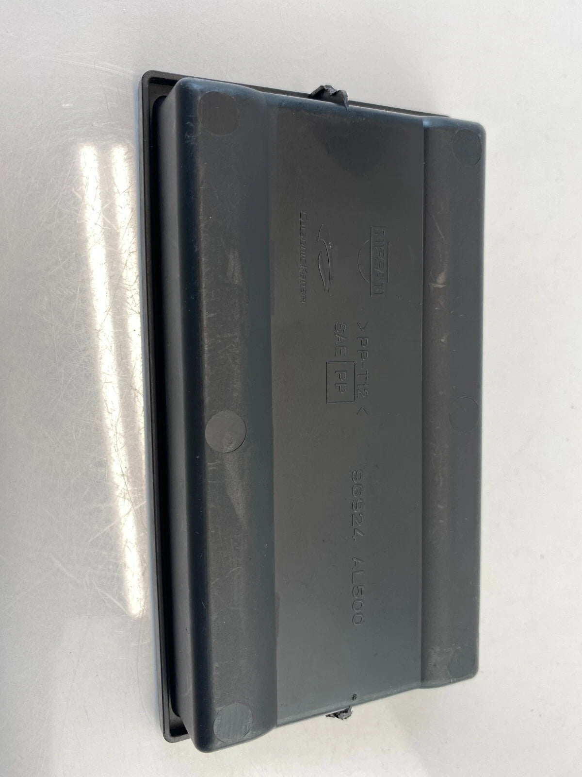 2003-2008 INFINITI G35 SEDAN FRONT CENTER CONSOLE POCKET STORAGE COIN TRAY OEM
