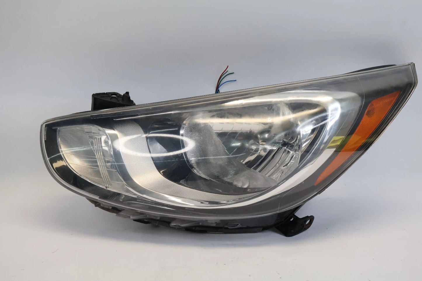 2012-2014 HYUNDAI ACCENT FRONT LEFT DRIVER HEADLIGHT HEADLAMP HALOGEN 92101-1RXX
