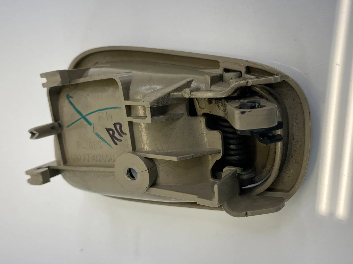 1998-2002 TOYOTA COROLLA REAR RIGHT SIDE INTERIOR DOOR HANDLE 69277-02050 OEM