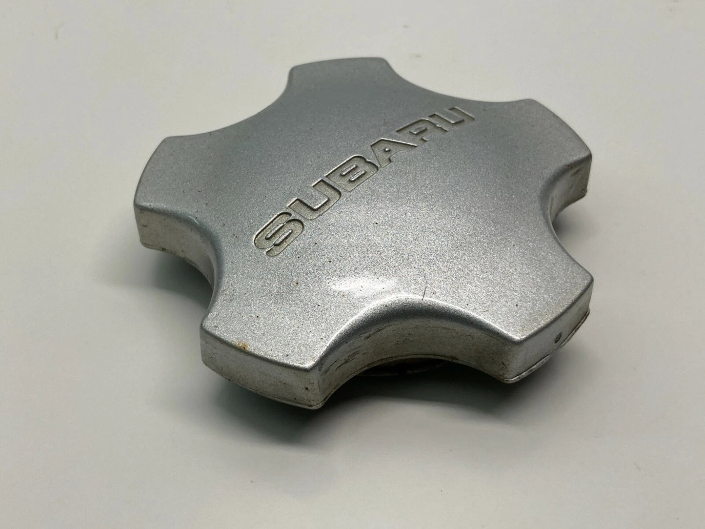 95-04 SUBARU LEGACY 03-06 SUBARU FORESTER RIM WHEEL CENTER CAP ALLOY 28811AC020