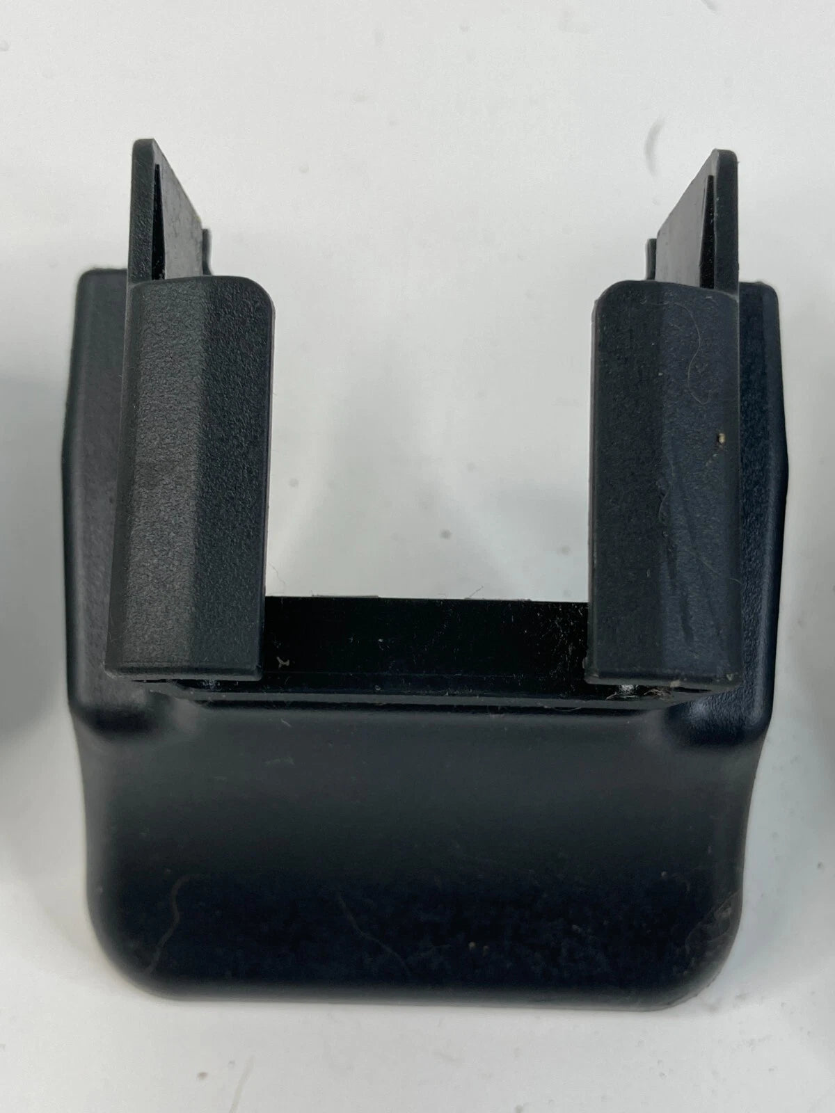 2010-2014 SUBARU LEGACY FRONT RIGHT SIDE SEAT TRACK RAIL END COVER 64115AJ000