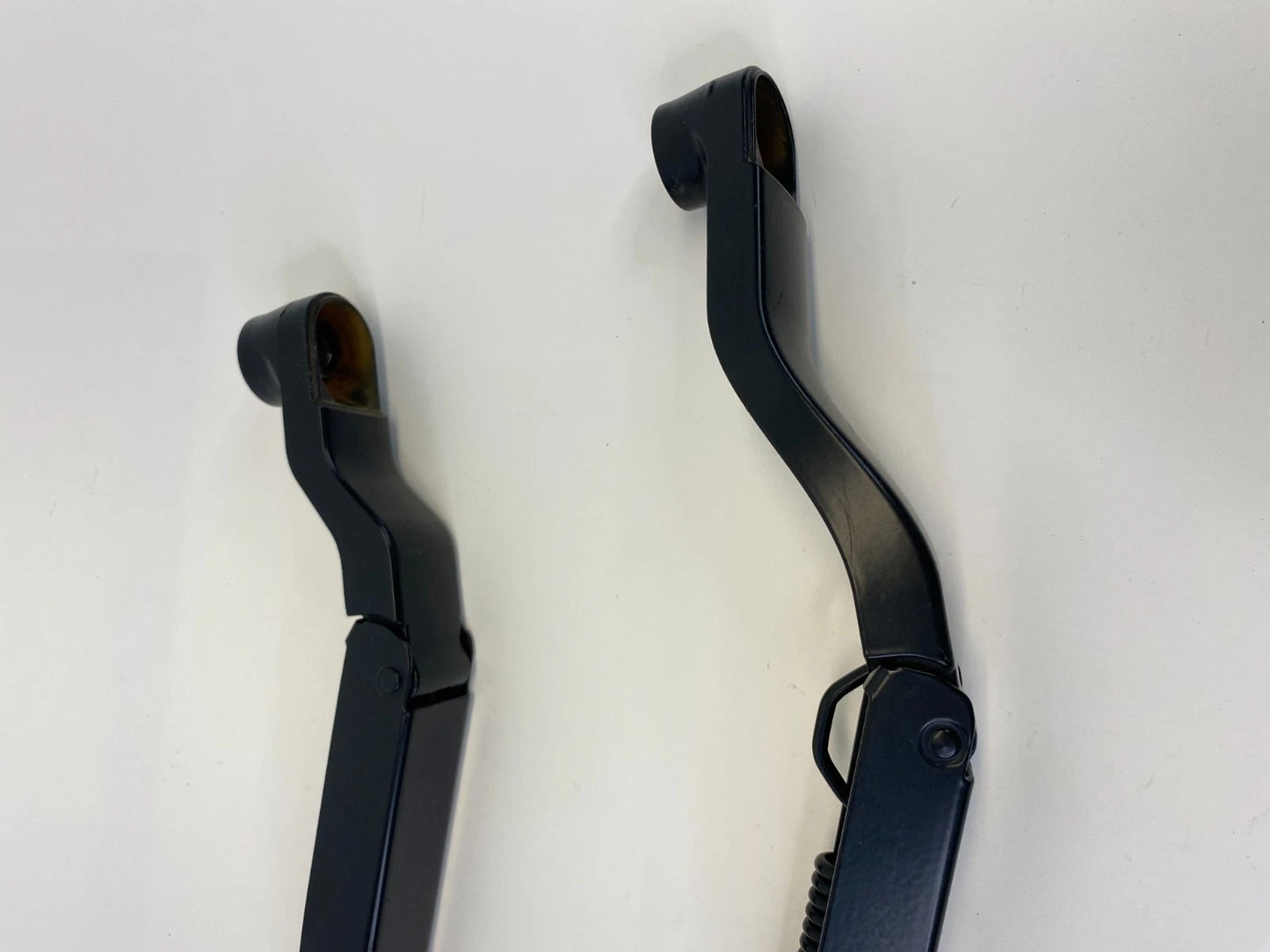 2013-2019 CADILLAC ATS FRONT RIGHT & LEFT WINDSHIELD WIPER ARM PAIR OEM