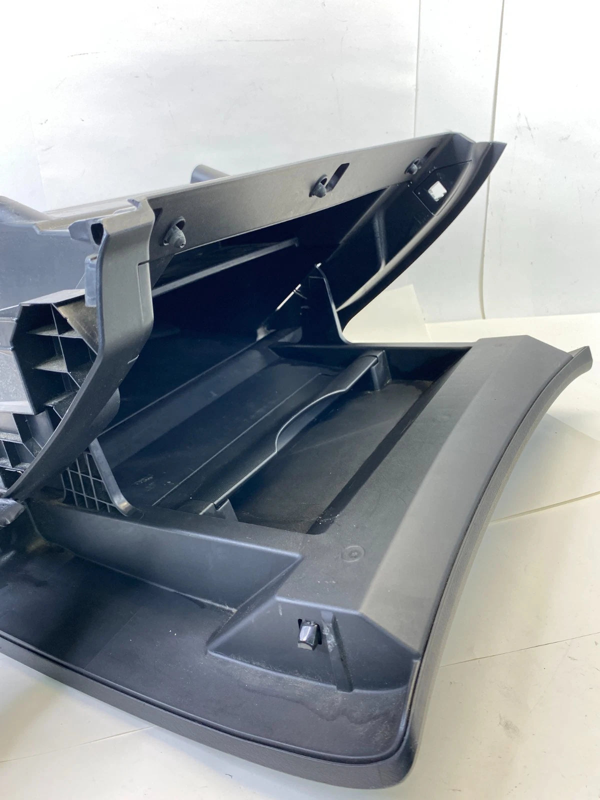 2013-2020 NISSAN PATHFINDER GLOVE BOX STORAGE COMPARTMENT ASSEMBLY W/LATCH OEM