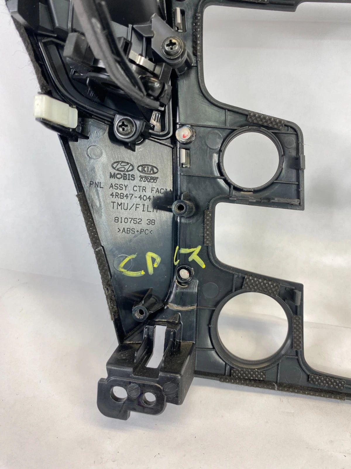 11-14 HYUNDAI SONATA CENTER DASH RADIO CLIMATE CONTROL BEZEL W/AIR VENTS & CLOCK