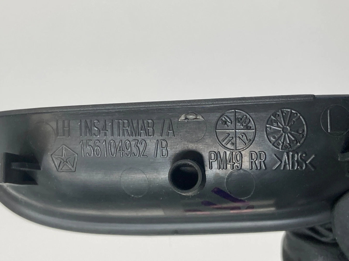 10-12 DODGE CALIBER REAR LEFT INNER DOOR HANDLE SCREW TRIM CAP 1NS41TRMAB OEM