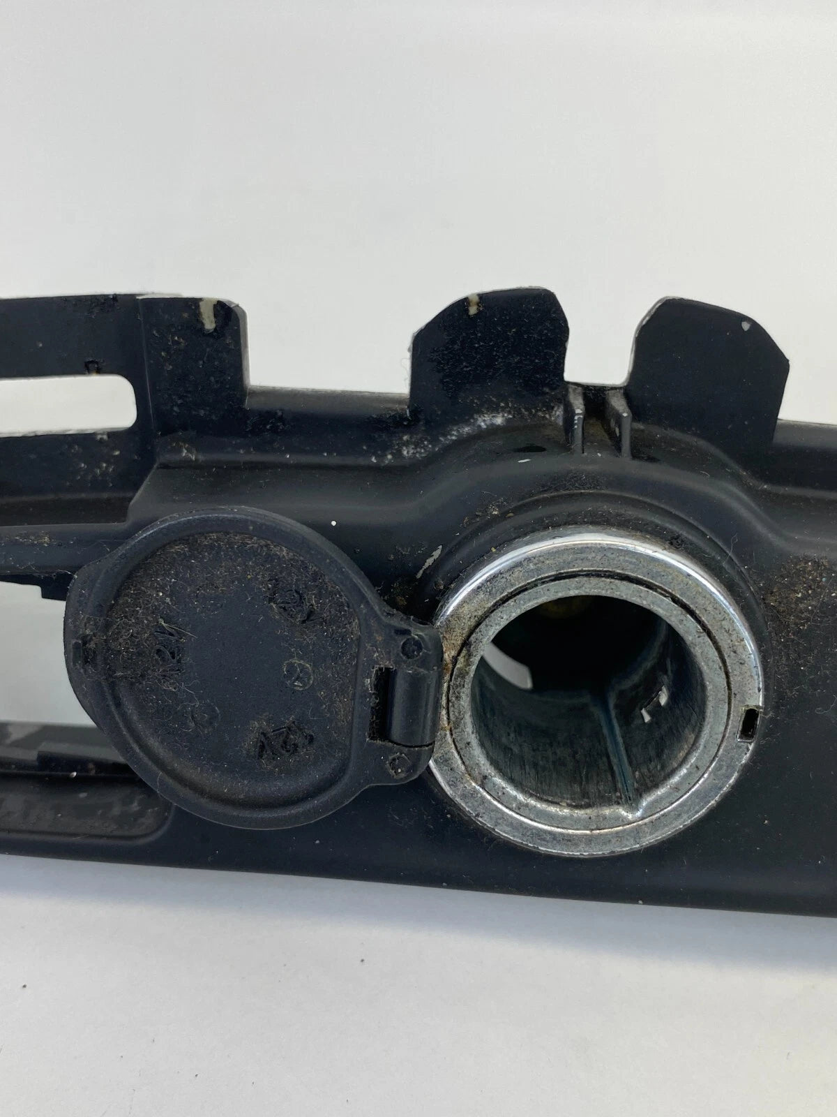 2013-2015 CHEVROLET MALIBU DASH POWER OUTLET W/ BEZEL TRIM PANEL COVER OEM
