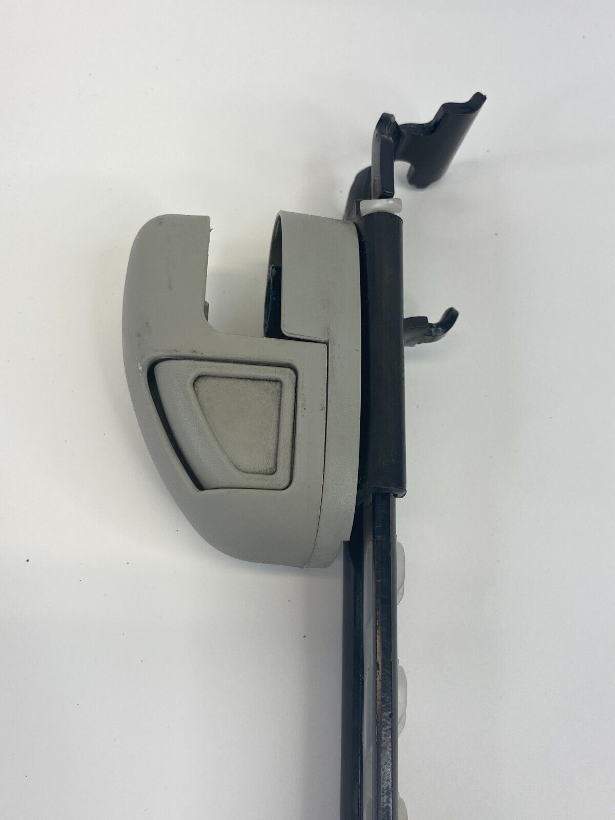 2009 2010 Volkswagen Routan Rear Right Seat Belt Height Adjuster 1DW77ES3AA