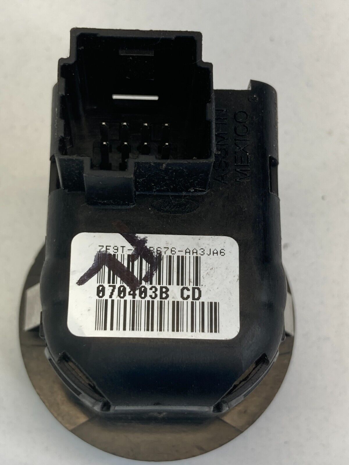 2007-2012 Ford Escape Hybrid Front Left Door Driver Side Mirror Control Switch