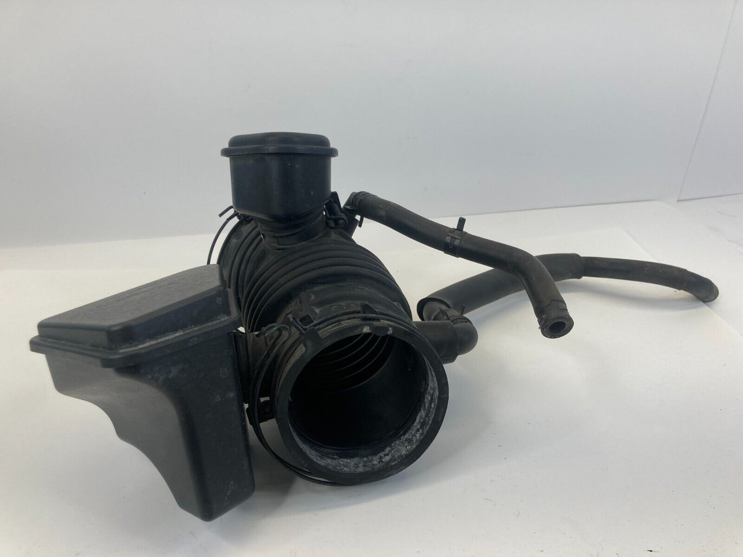 2013-2018 Hyundai Santa Fe 3.3L Engine Air Cleaner Intake Hose Tube 28130-2W100