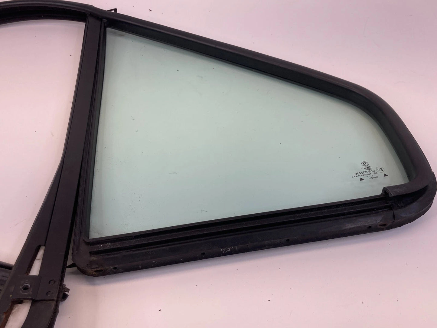 1999-2005 VOLKSWAGEN JETTA REAR RIGHT PASSENGER QUARTER VENT WINDOW GLASS OEM