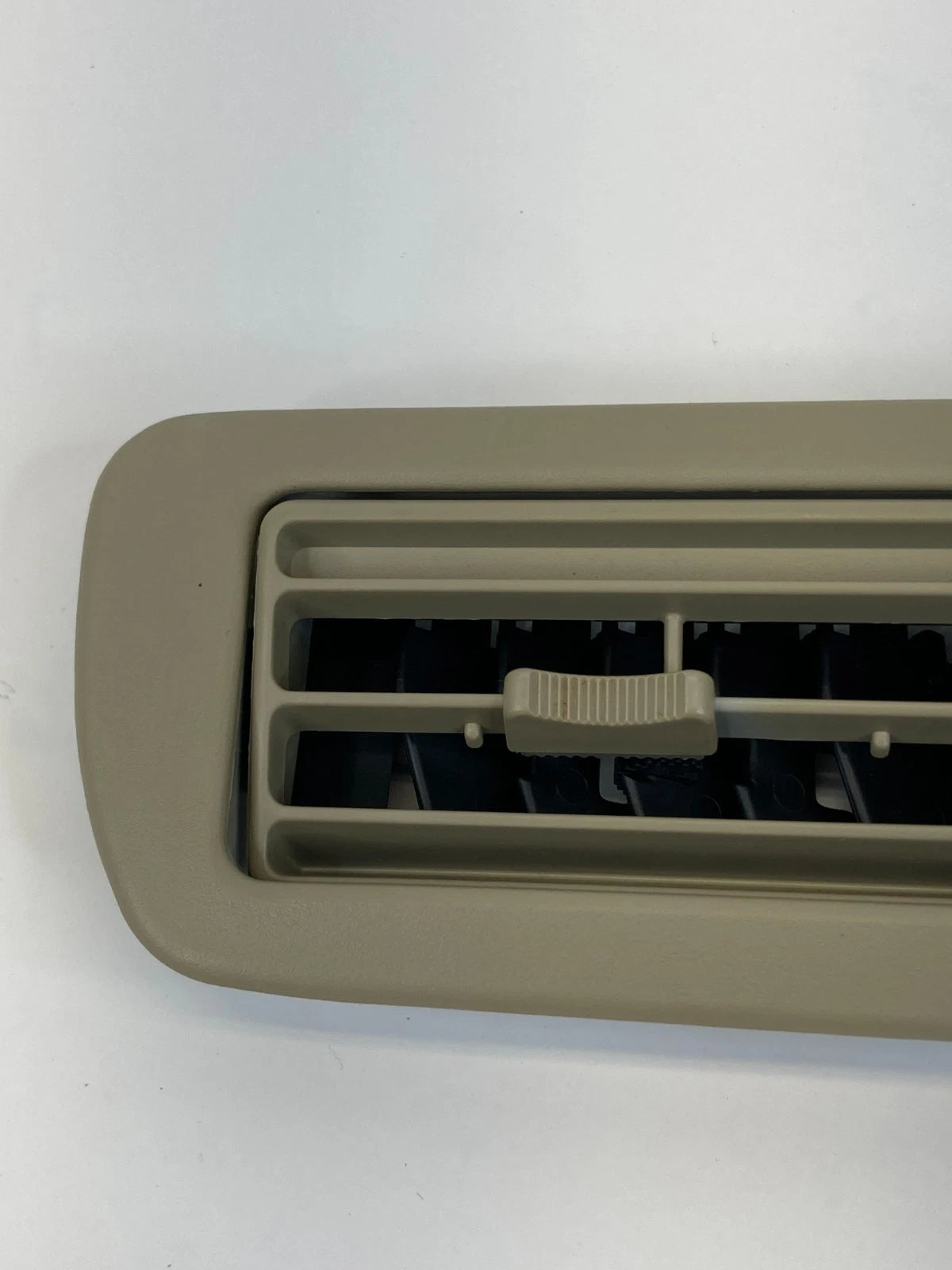 2000-2006 MAZDA MPV REAR ROOF MOUNTED AIR VENT GRILLE TAN OEM LC7361810