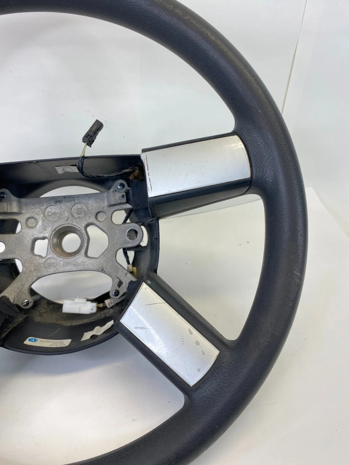 05 06 07 08 09 10 CHRYSLER 300 STEERING WHEEL WITHOUT CONTROLS 0UV201DVAD OEM