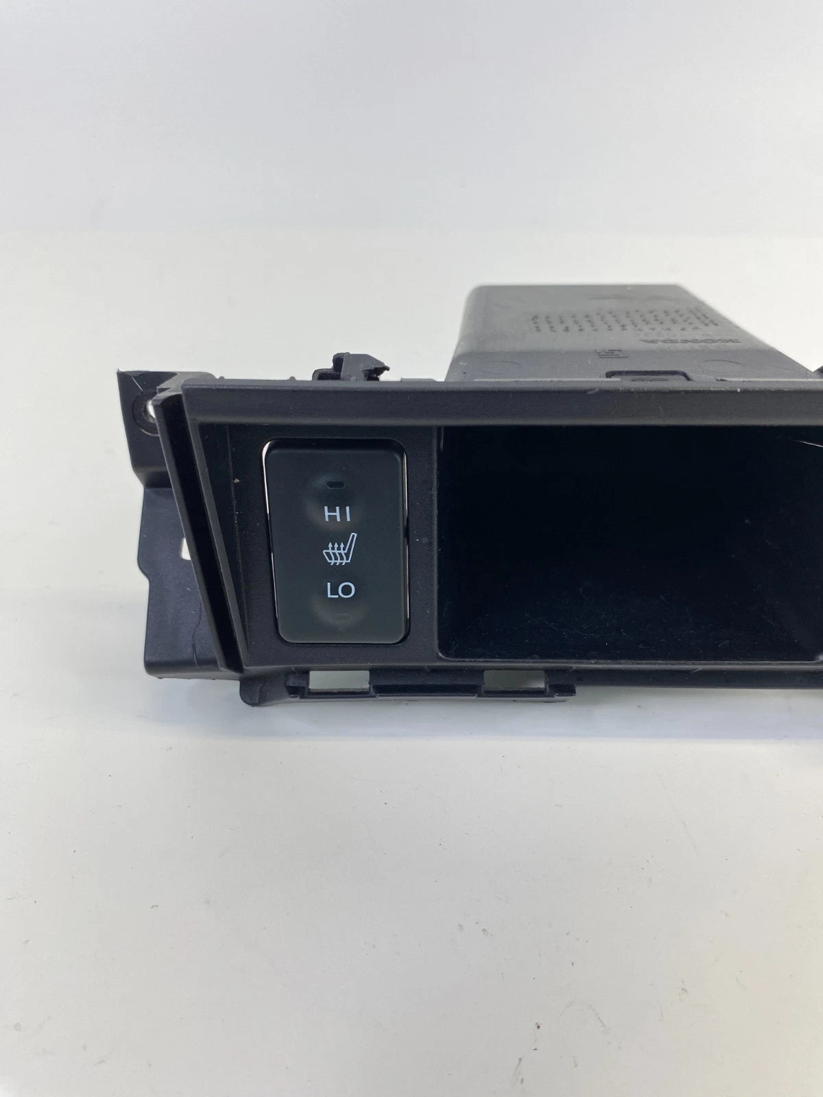 2007-2012 ACURA RDX DASH STORAGE COMPARTMENT W POWER OUTLET & HEATED SEAT SWITCH