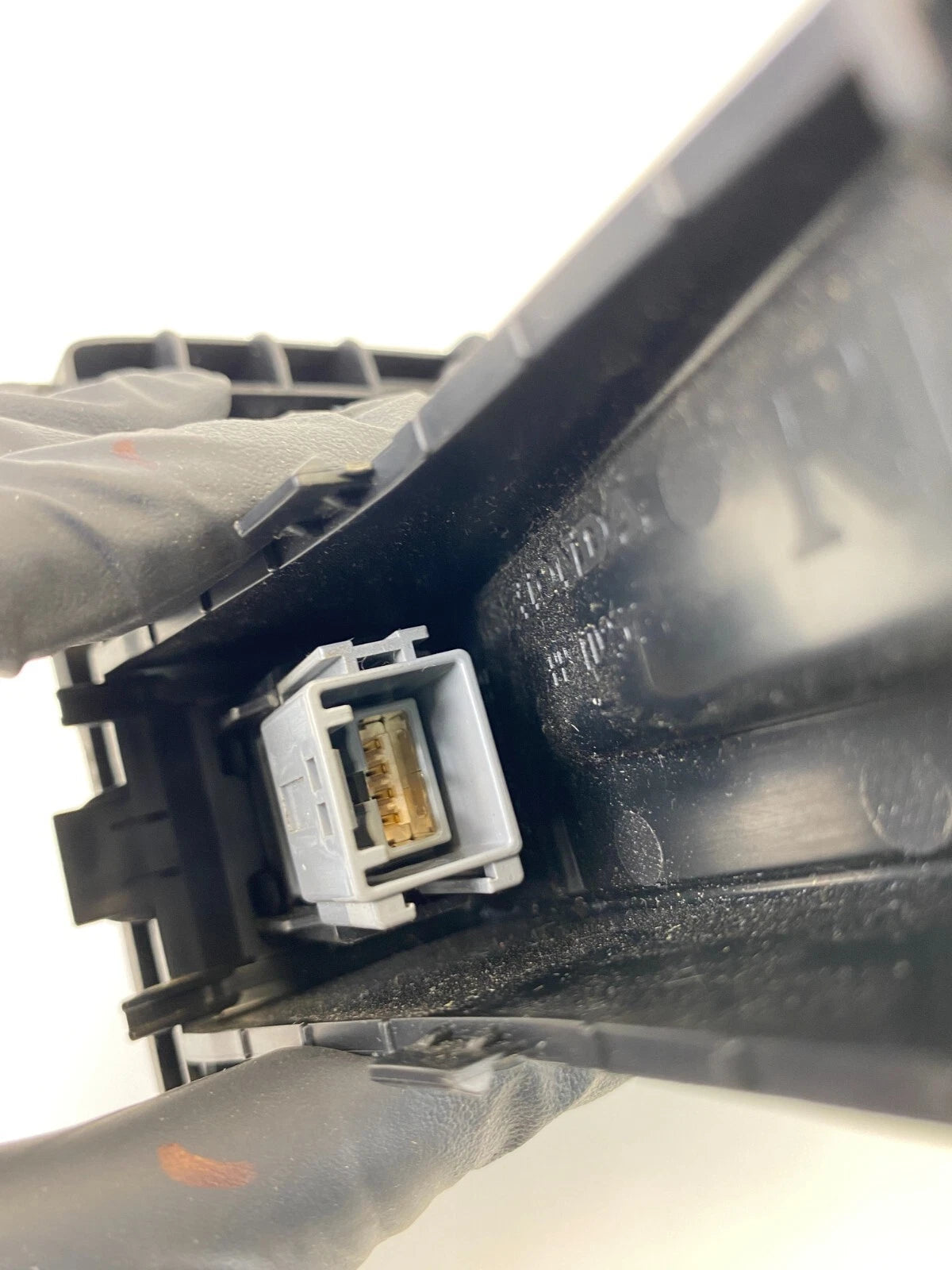2011-2013 HONDA ODYSSEY GLOVE BOX POCKET USB PORT ASSEMBLY 77501-TK8-A1 OEM