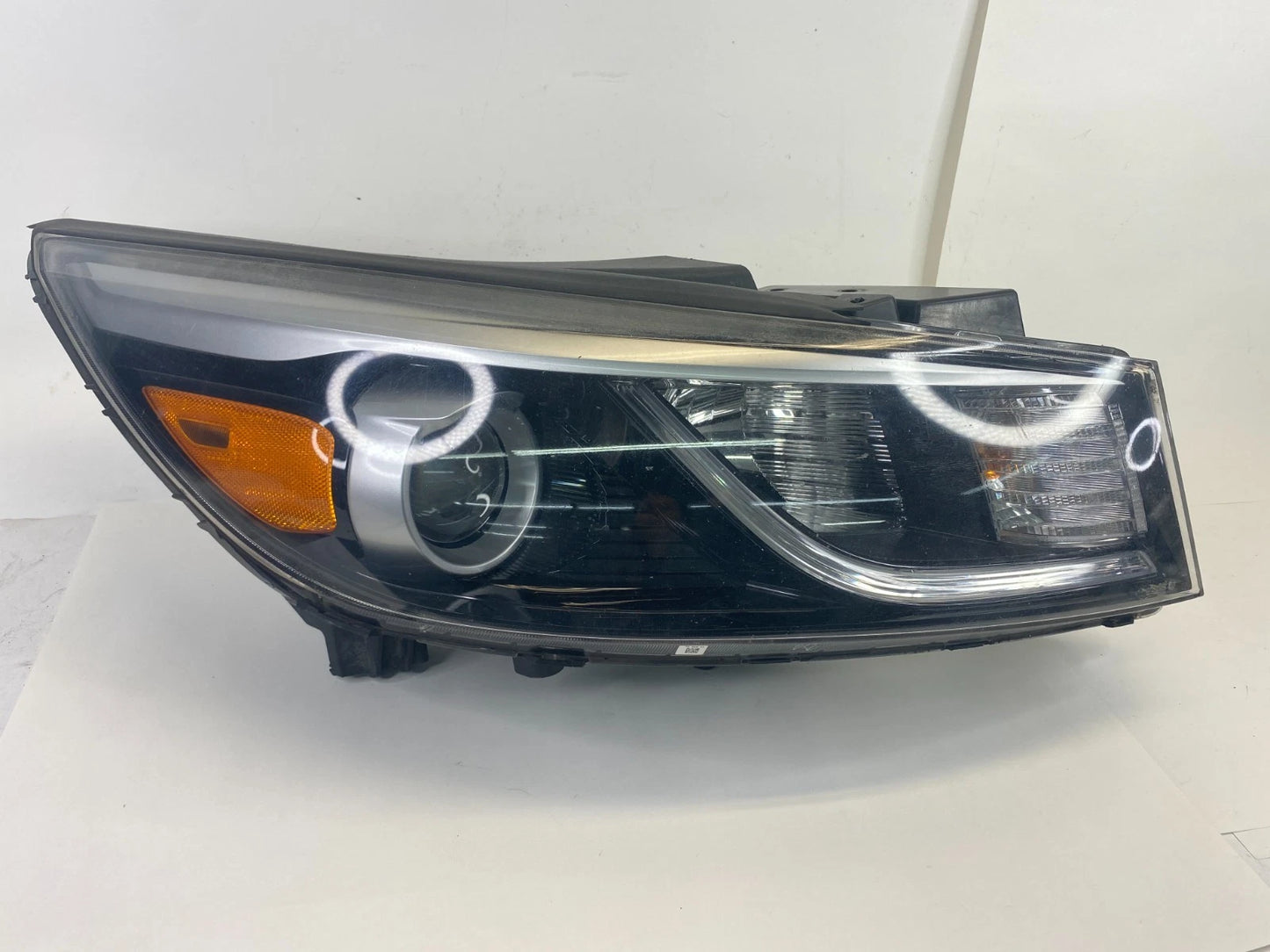 2015-2018 KIA SEDONA RIGHT PASSENGER SIDE HEADLIGHT HEADLAMP HALOGEN OEM