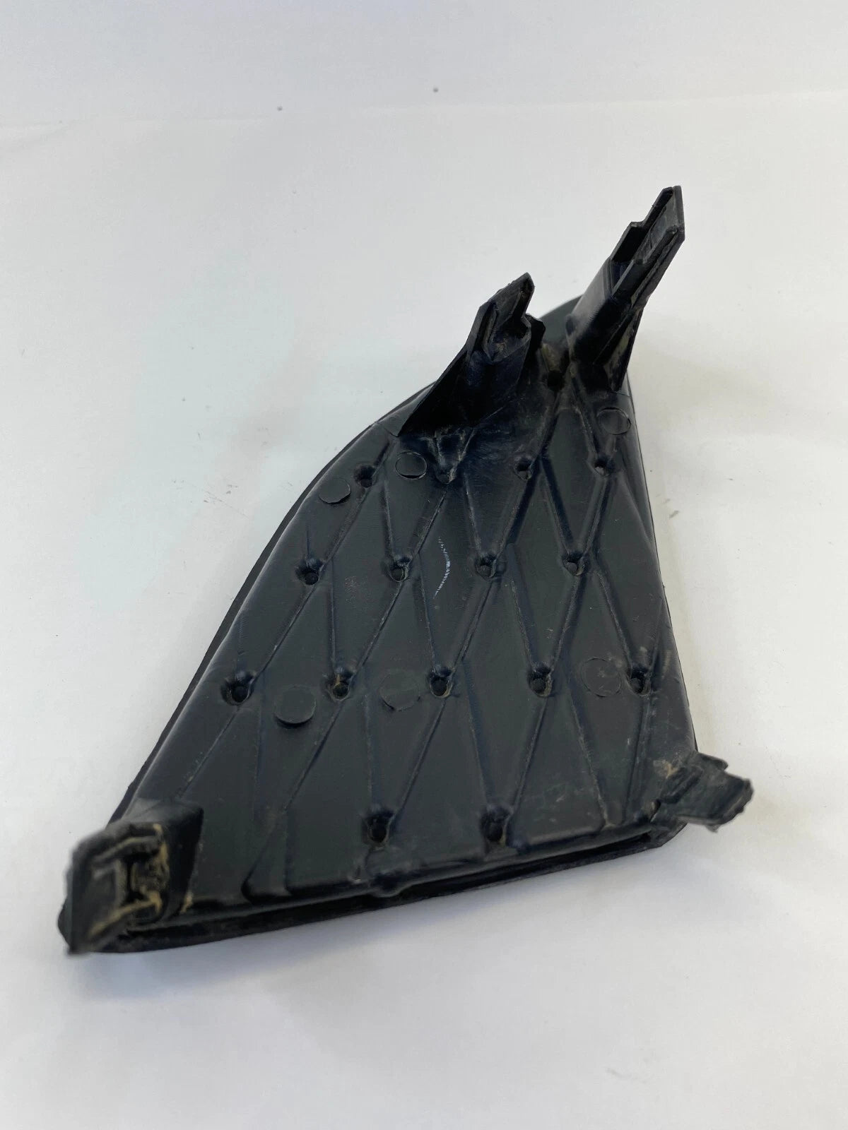 2009 2010 TOYOTA COROLLA LEFT DRIVER FOG LIGHT LAMP COVER BEZEL BRACKET HOLE