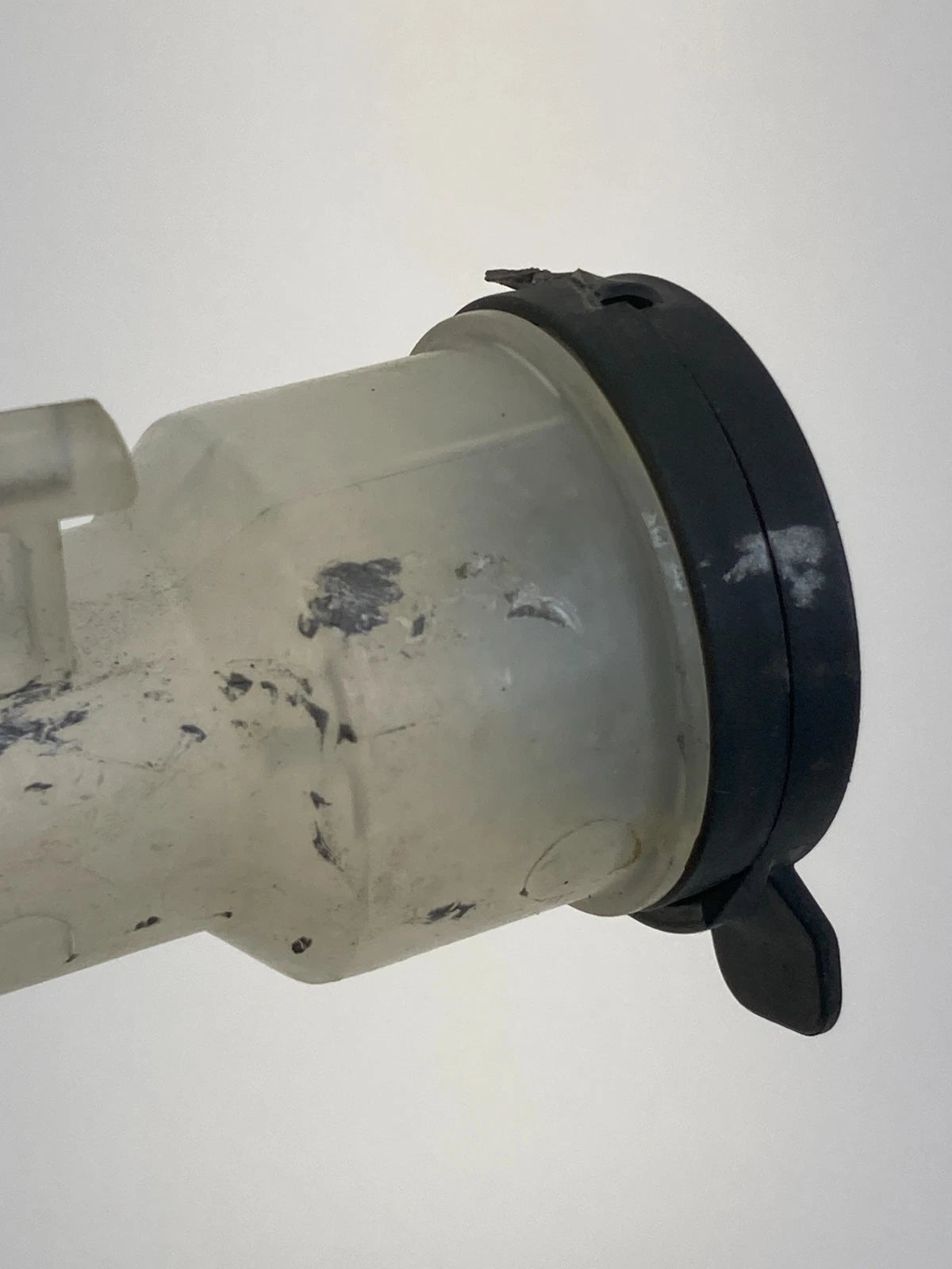 2011-2016 CHEVROLET CRUZE WINDSHIELD WASHER FLUID RESERVOIR TUBE CAP 95980613