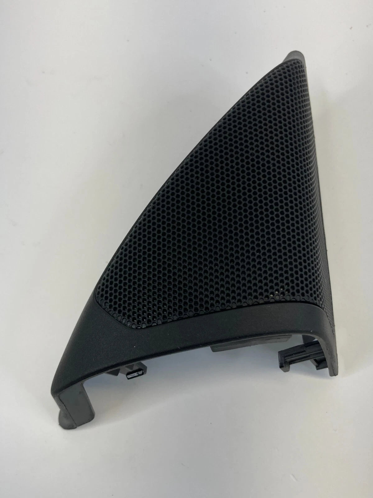 2011-2017 BUICK REGAL FRONT RIGHT SIDE INNER DOOR CORNER COVER TRIM 13221965 OEM