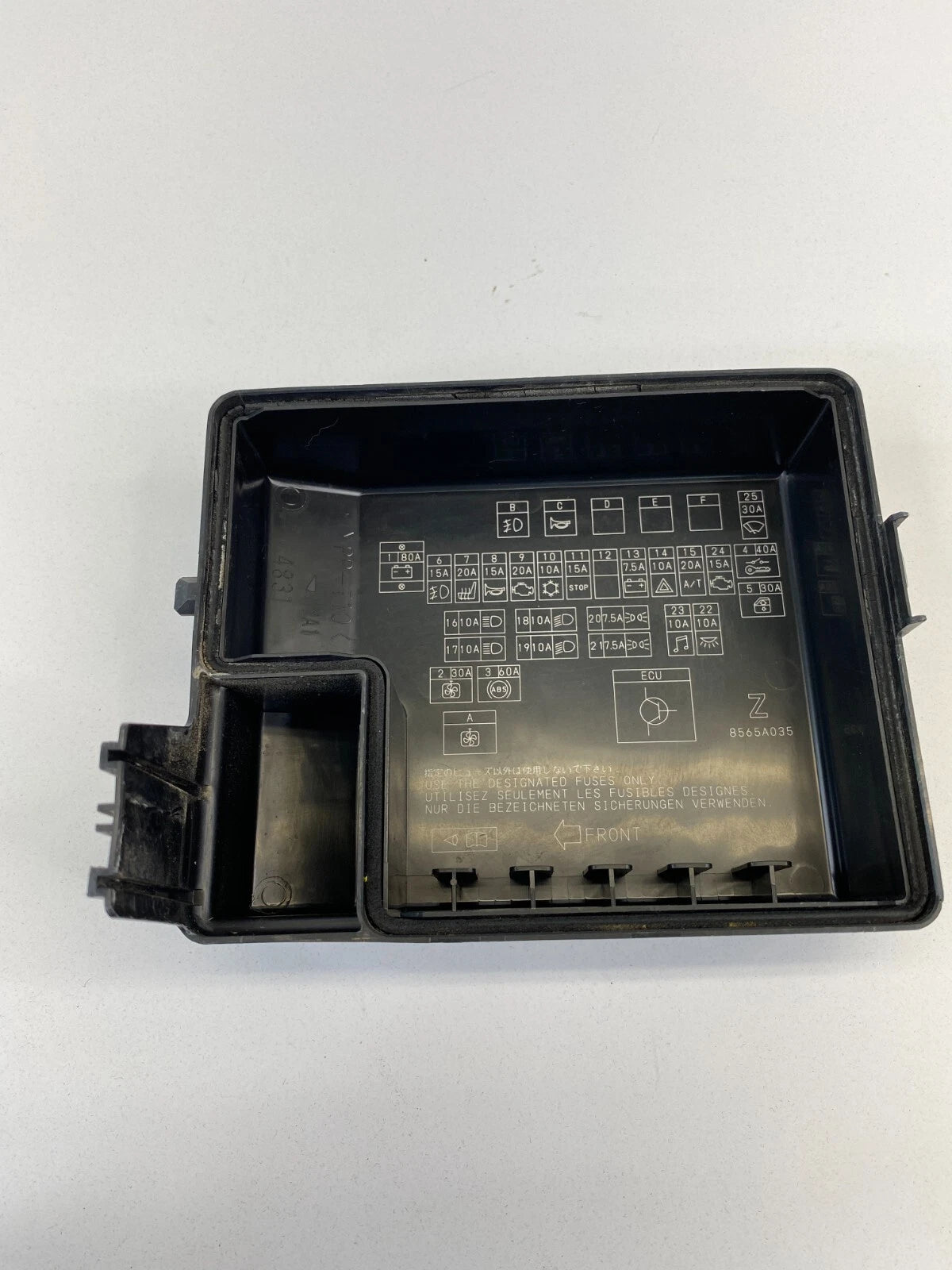 2005 MITSUBISHI GALANT 2.4L L4 ENGINE FUSE BOX RELAY COMPARTMENT CAP 8565A035