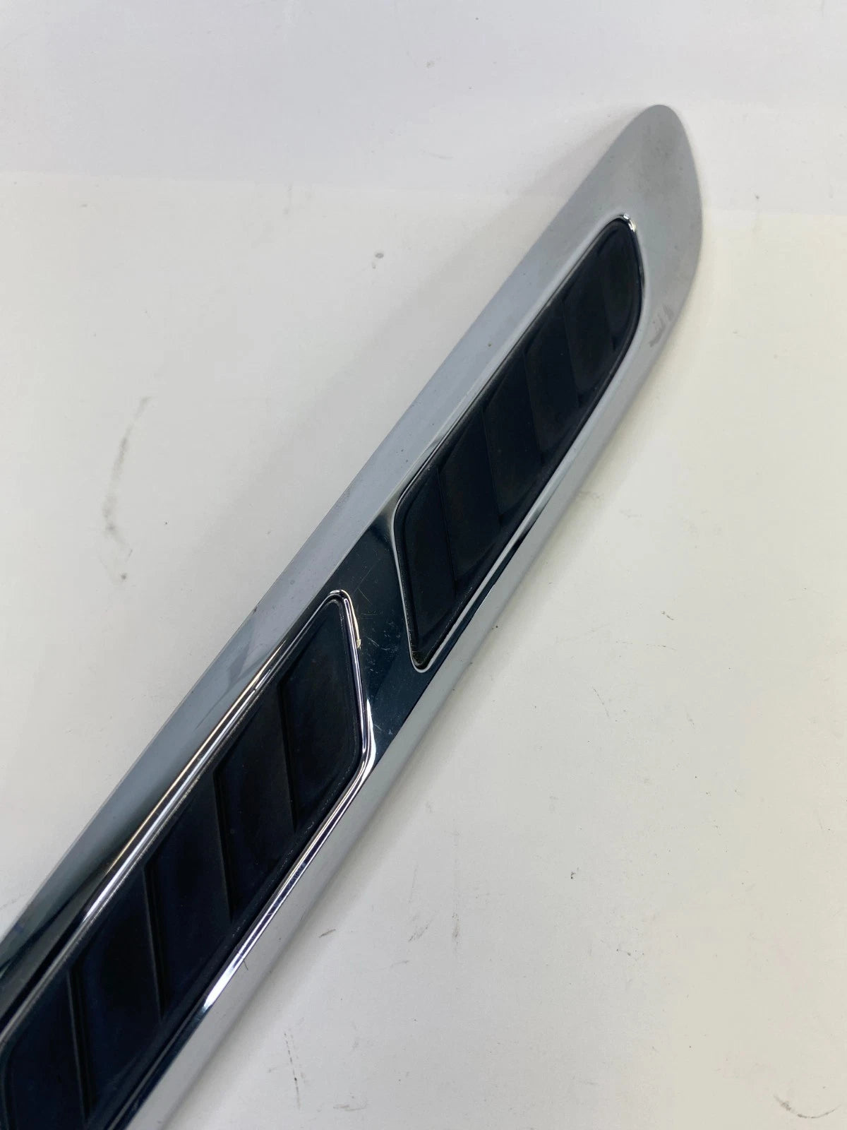 2008-2012 BUICK ENCLAVE FR LEFT HOOD EXTERIOR GRILLE MOLDING CHROME 25867285 OEM