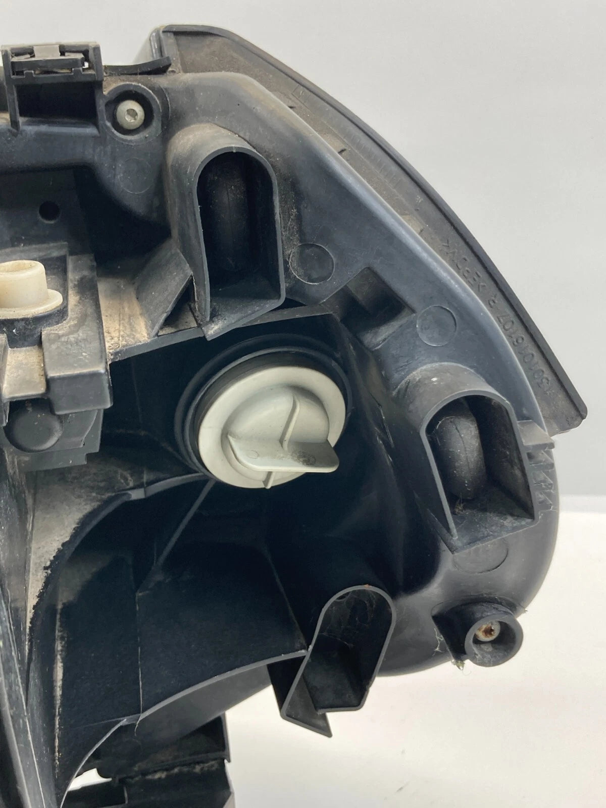 2004-2006 BMW X3 FRONT RIGHT PASSENGER HEADLIGHT HEADLAMP LAMP HALOGEN OEM