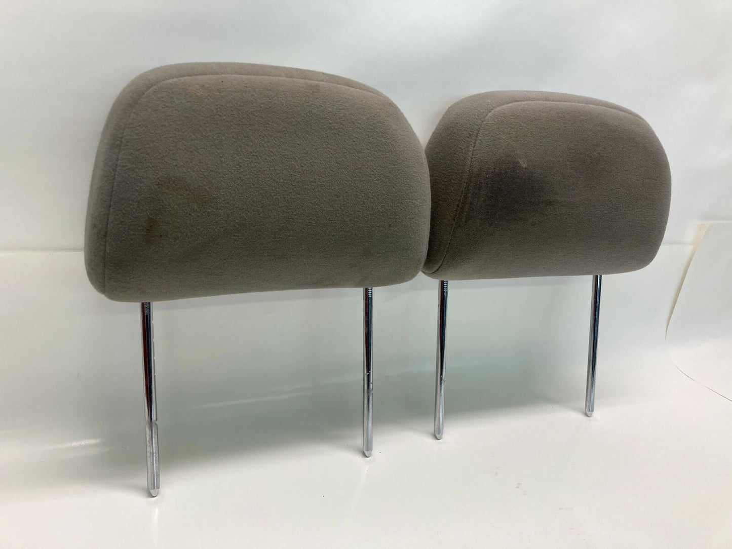 2000-2005 CHEVROLET IMPALA FRONT SEAT HEADREST LEFT & RIGHT HEAD REST CLOTH GRAY