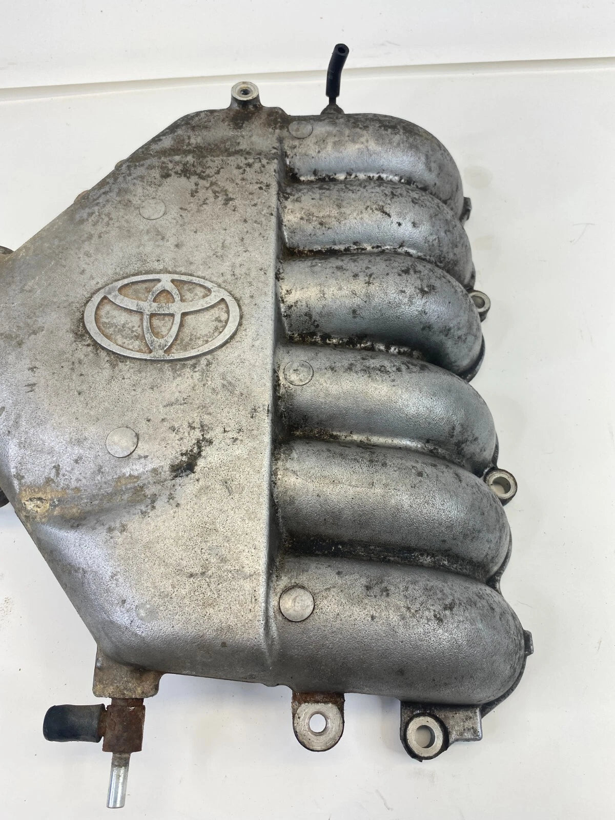 1996-2002 TOYOTA 4RUNNER 3.4L V6 ENGINE UPPER INTAKE MANIFOLD PLENUM ASSY OEM