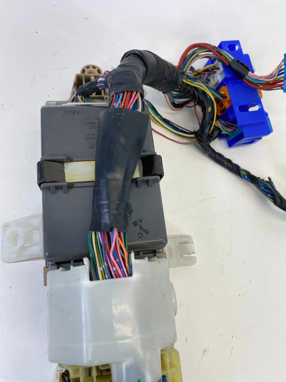 98-05 LEXUS GS300 DASH RIGHT SIDE FUSE RELAY POWER BOX MODULE 89221-30080 OEM