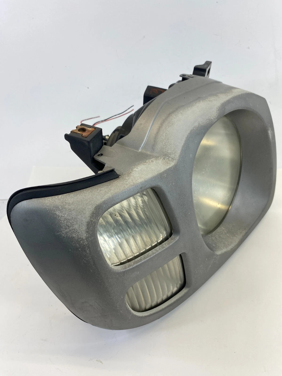 2002-2004 Nissan Xterra FRONT RIGHT PASSENGER SIDE HEADLIGHT HEADLAMP OEM