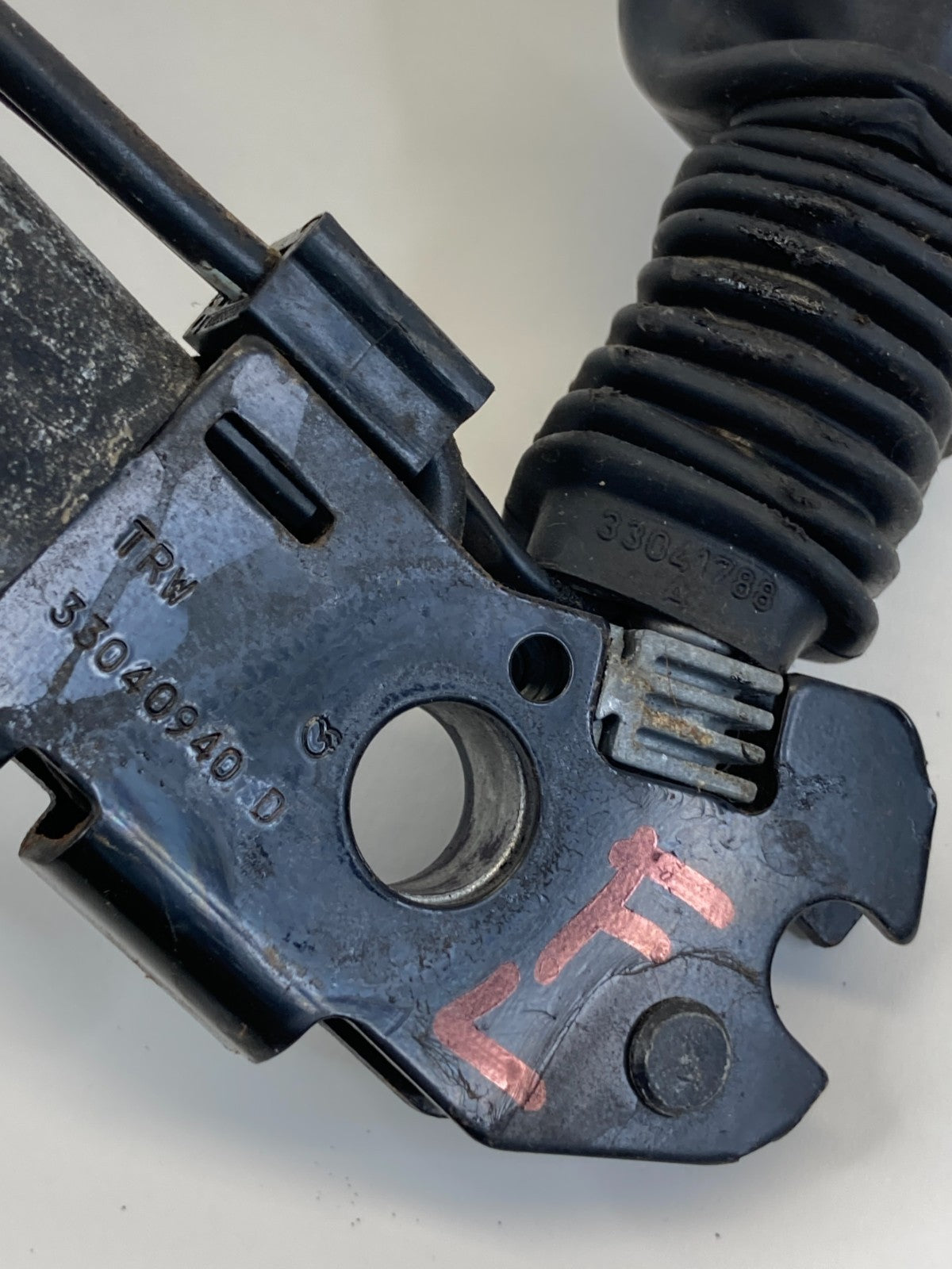 2007 2008 BMW 328xi Front Left Driver Side Seat Belt Buckle Assembly OEM