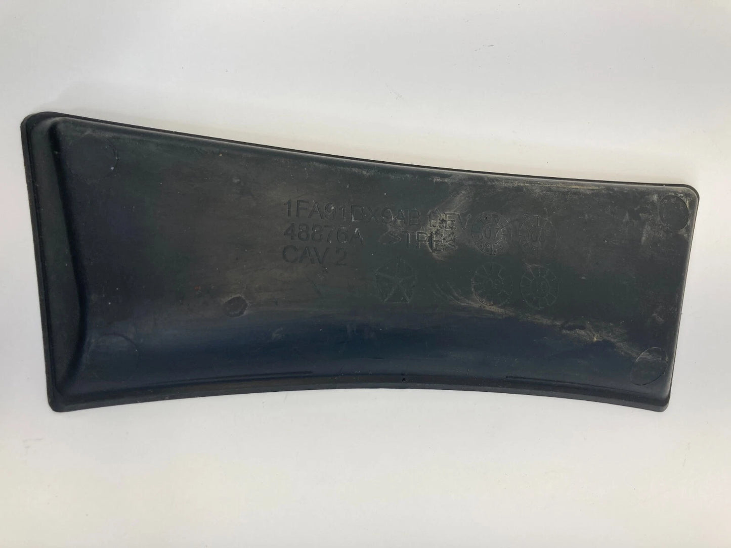 2008 2009 CHYSLER 300 CENTER FLOOR CONSOLE RUBBER MAT COIN TRAY 1FA91DX9AB OEM