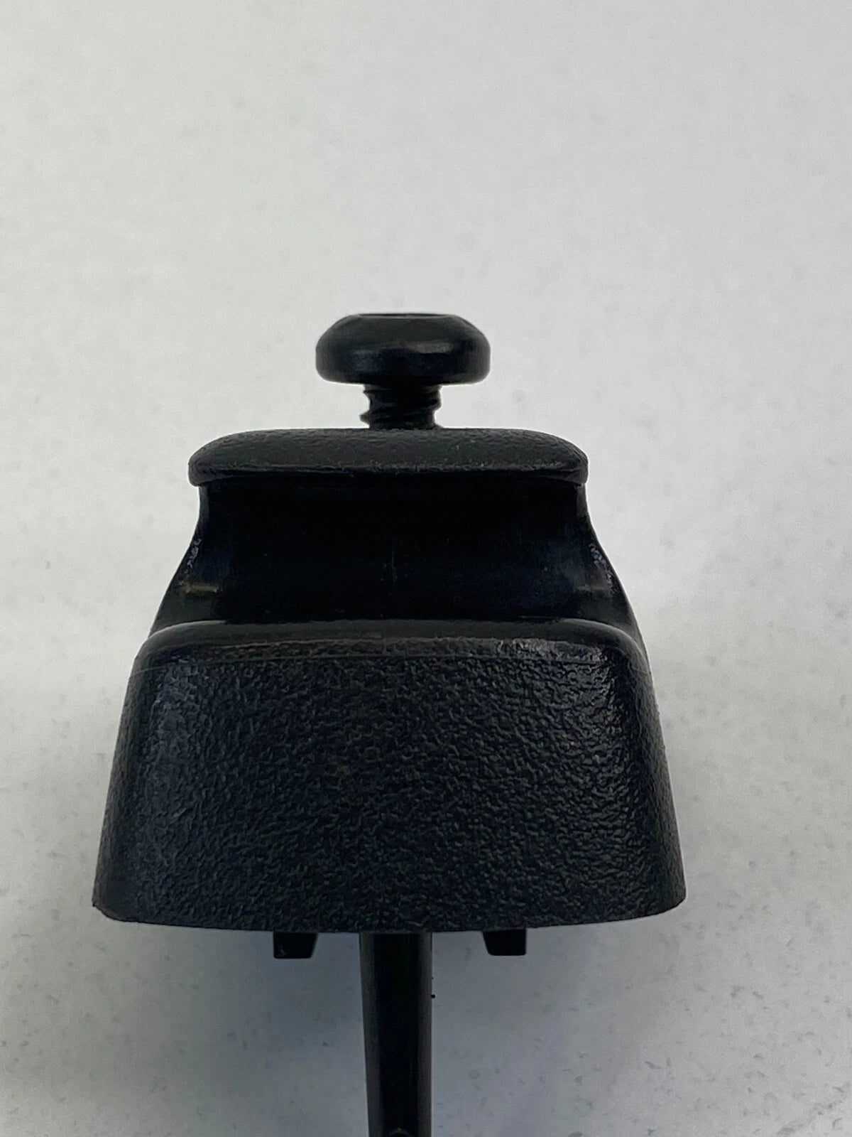 2005-2009 05-09 FORD MUSTANG BASE CONVERTIBLE SUNVISOR SUN VISOR SHADE CLIP OEM