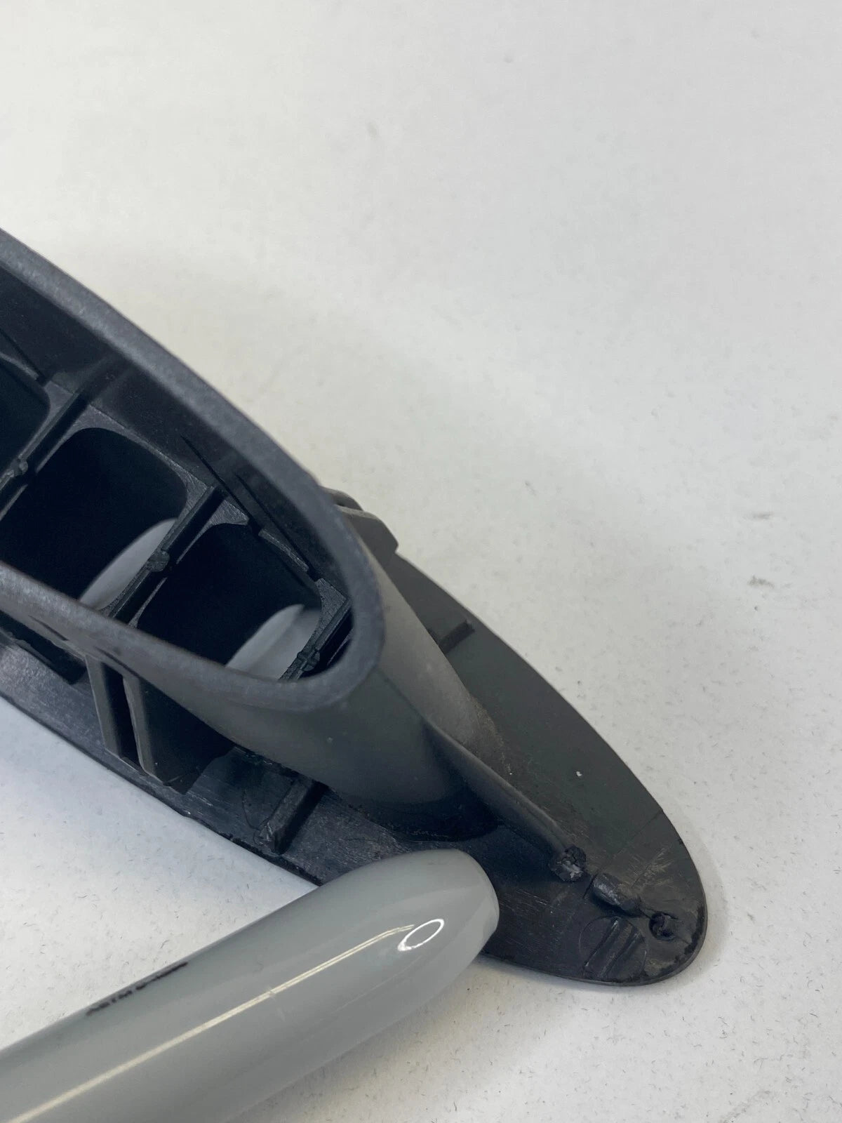 00-07 FORD TAURUS RIGHT WINDSHIELD DEFROSTER NOZZLE VENT GRILLE YF1X-54045A76