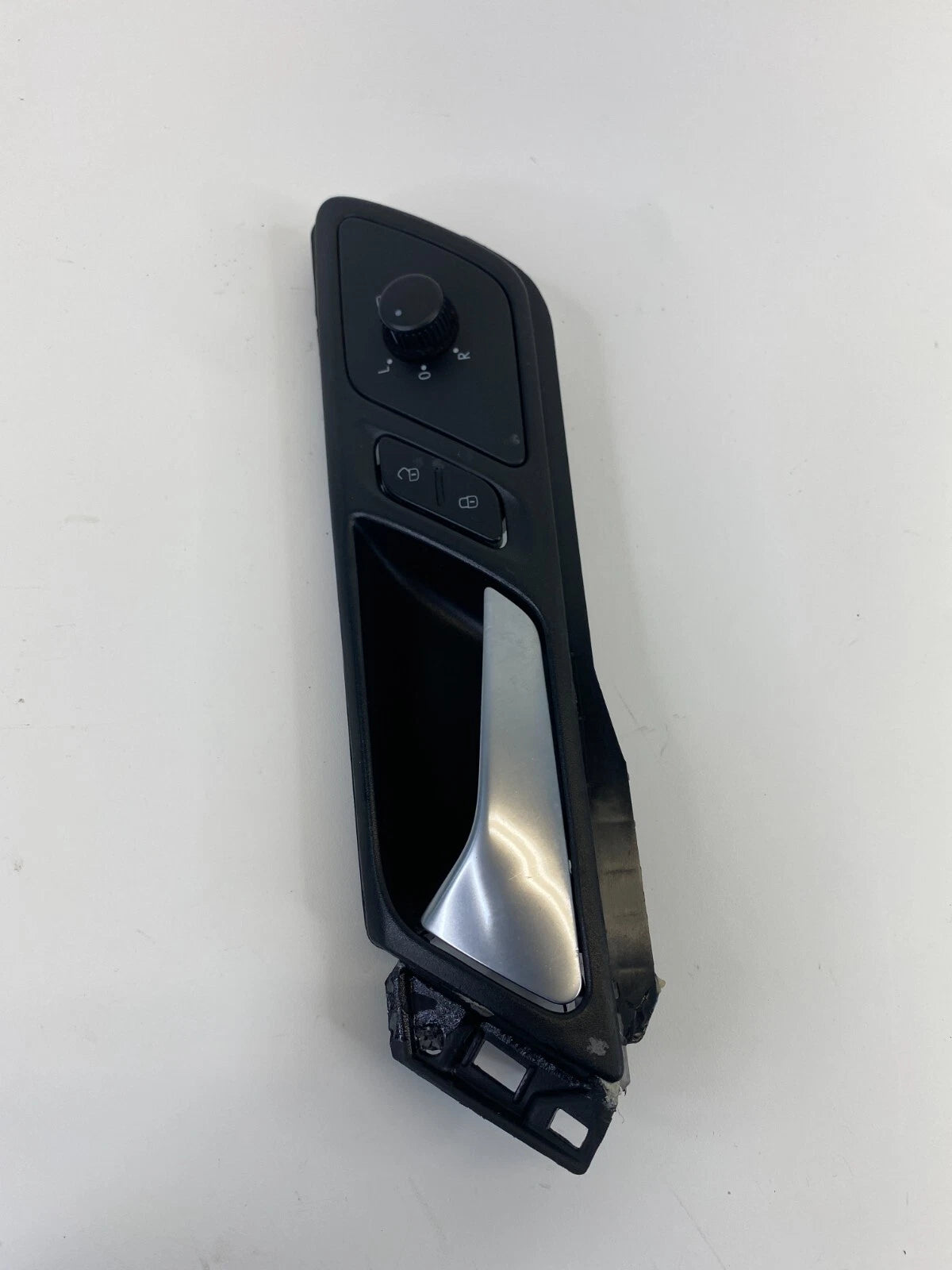 11-18 VOLKSWAGEN JETTA FRONT LEFT INTERIOR DOOR HANDLE W/ LOCK SWITCH 5C6837197A