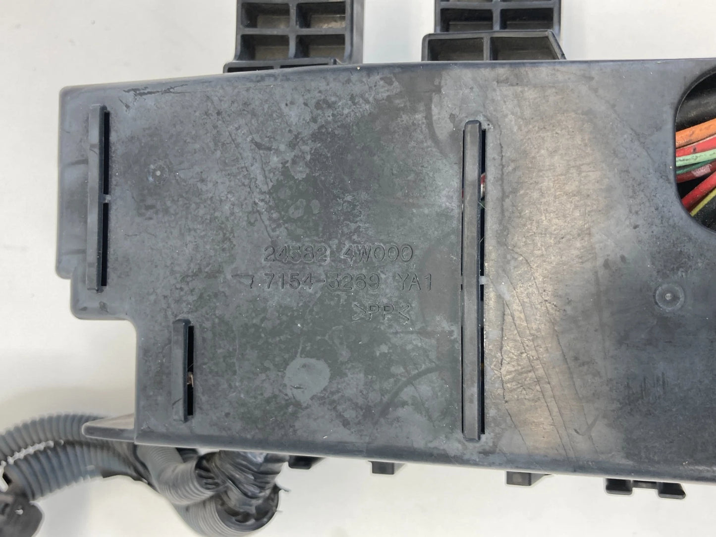 01-04 NISSAN PATHFINDER 3.5L 4WD UNDER HOOD FUSE RELAY BOX FUSEBOX 24382-4W000