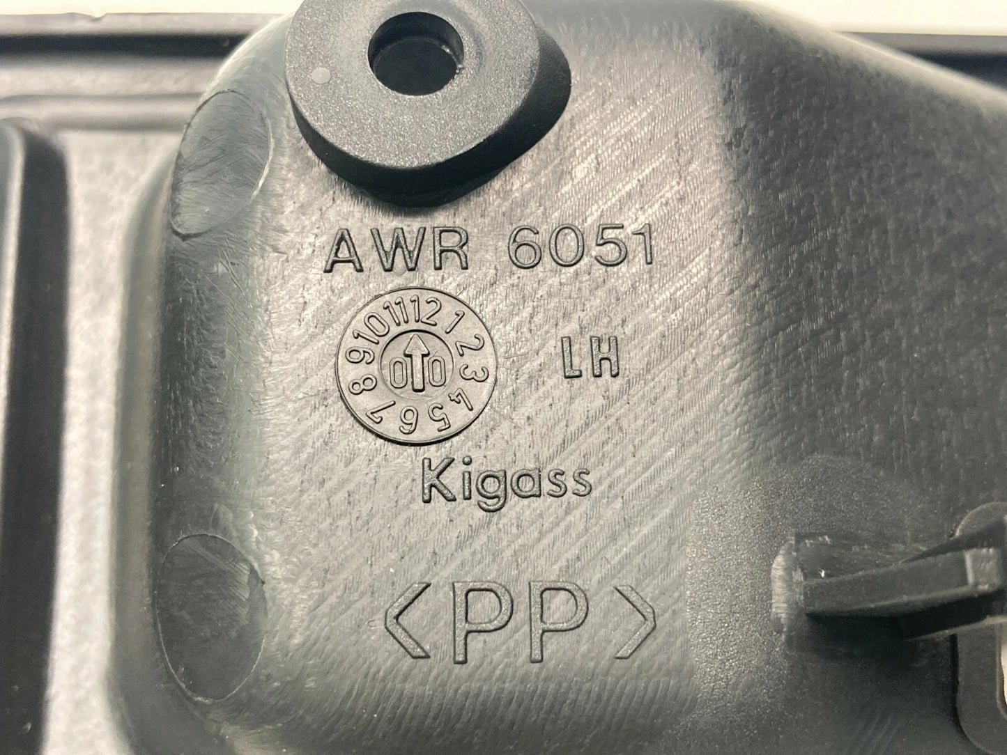 99-02 LAND ROVER DISCOVERY FRONT LEFT DOOR HANDLE BEZEL W/ WINDOW SWITCH AWR6051